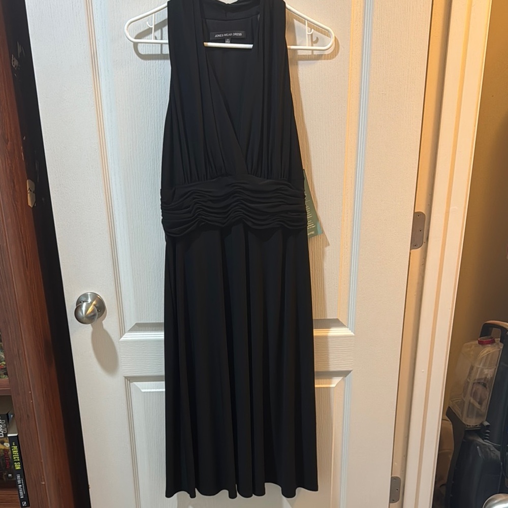 Jones Wear Black Halter Ruched Cocktail Dress
